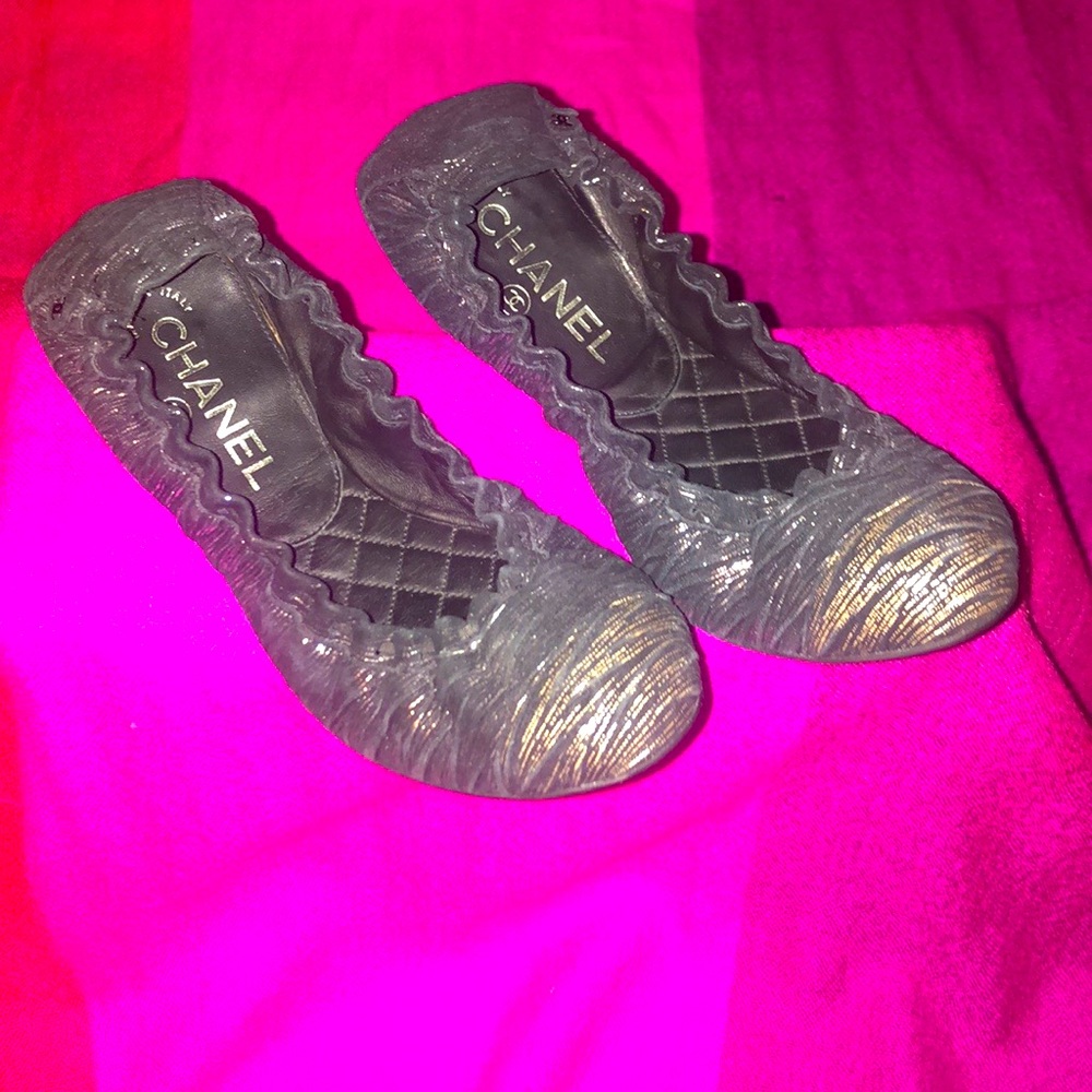 Excellent Genuine Chanel Black Silver Flats